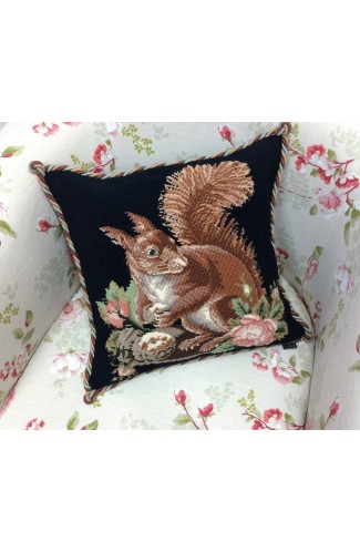 Cuscino E. Bradely " Lo scoiattolo"